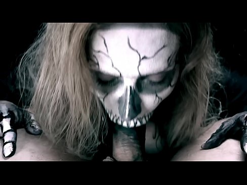 ❤️ Demon djevojka siše kurac svojim crnim ustima i guta spermu. ️ Seks video u pornografiji hr.dreamypassionjourney.ru ﹏